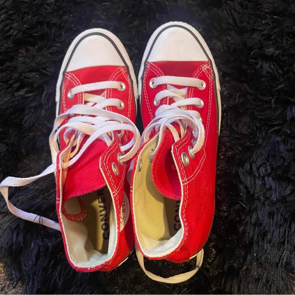 Red converse High tops